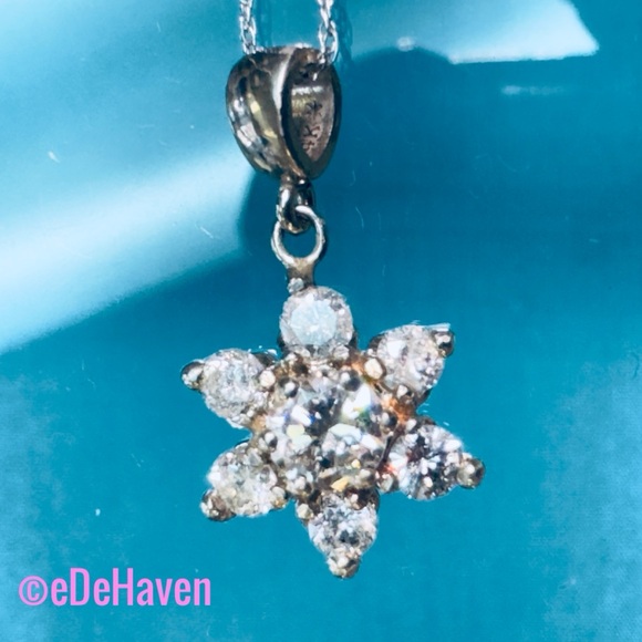 Vintage Jewelry - 14k Diamond Flower Necklace